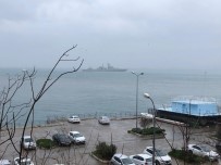 ŞİDDETLİ RÜZGAR - Kadıköy Açıklarında Demirleyen Rus Savaş Gemisi Görüntülendi
