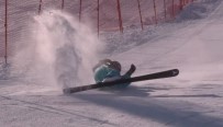 TÜRKIYE KAYAK FEDERASYONU - Kayak Eleme Yarışlarında Kapıya Çarpan Sporcu Metrelerce Sürüklendi