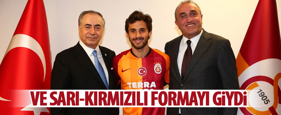 Galatasaray yeni transferine formayı giydirdi!