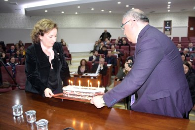 Mecliste Sürpriz Evlilik Yıldönümü Kutlaması