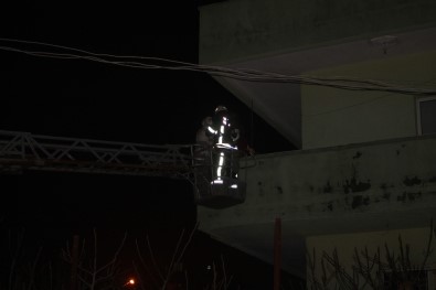 Midyat'ta Yangın Çıkan Binadaki 6 Kişi İtfaiye Merdiveni İle Kurtarıldı
