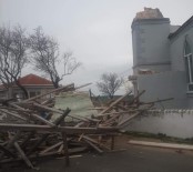 ŞİDDETLİ RÜZGAR - Rüzgar Nedeniyle Caminin Minaresi Yıkıldı