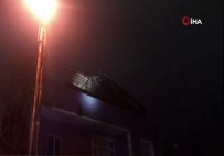 Sarıyer'de Aşırı Rüzgar Binanın Çatısını Uçurdu
