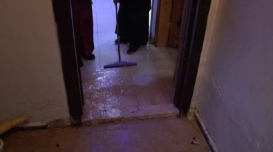 Sultangazi'de Şiddetli Yağış Nedeniyle Birçok Evi Su Bastı