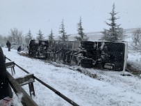 Yolcu Otobüsü Kar Yağışı Nedeniyle Devrildi Açıklaması 5 Yaralı