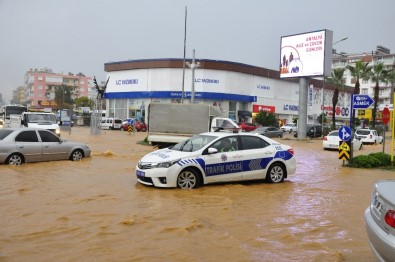 Antalya'da Son 48 Saatte Metrekareye Yüzlerce Kilo Yağış Düştü