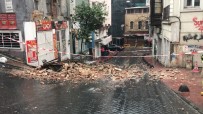TOPHANE - ⁃Beyoğlu'nda 2 Katlı Metruk Binada Çökme