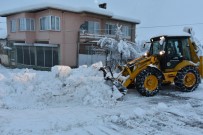 KALDIRIMLAR - İnönü'de Karla Mücadele Çalışmaları Aralıksız Devam Ediyor