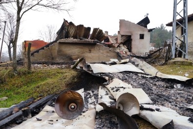 Kastamonu'da Tadilatı Tamamlanan Cami Yangında Küle Döndü