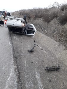 Kastamonu'da Yoldan Çıkan Otomobil Takla Attı Açıklaması 2 Yaralı