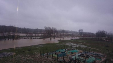Kaynarca'da Tarım Arazilerinin Bir Kısmı Sular Altında Kaldı