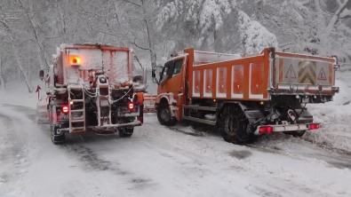 Kazdağları'nda Kar 1 Metreye Ulaştı, Ekipler Yolları Açık Tutmakta Zorlanıyor