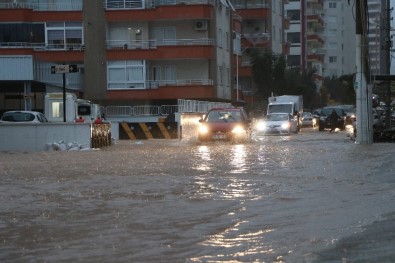 Mersin'de Aşırı Yağış Ölüme Neden Oldu, Bir Kişi İse Kayıp