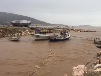 ELEKTRİK DİREĞİ - Mersin'de Elektrik Direkleri Devrildi, Fırtına Tekneleri Batırdı