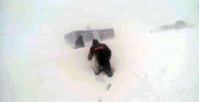 Niğde'de Kar Nedeniyle Mahsur Kalan İşçi Kurtarıldı
