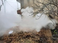 YANGINA MÜDAHALE - Odunluk Yangını Korkuttu