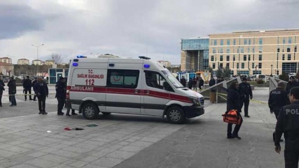 Adliye önünde silahlı saldırı