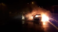 ERTUĞRUL GAZI - Alev Topuna Dönen Otomobilden Sürücüyü İtfaiye Çıkarttı