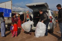 DERNEK BAŞKANI - Barakalarda Yaşayan Çocukları Unutmadılar