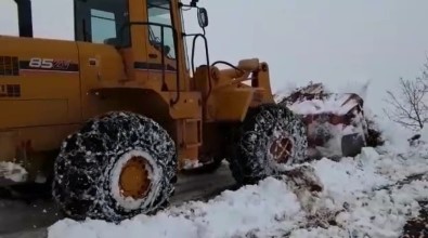 Bingöl'de Heyelan Yol Kapattı, Ekipler Açtı