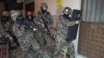 POLİS ÖZEL HAREKAT - Bursa'da Şafak Baskını Yapılan Operasyonda Çöp Evde Gizlenen Uyuşturucu Yakalandı