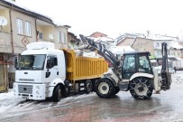 Çelikhan'da Belediye Karla Mücadele Ediyor Haberi