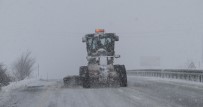 KIŞ LASTİĞİ - Elazığ'da Kar Yağışı Açıklaması 68 Köy Yolu Ulaşıma Kapandı