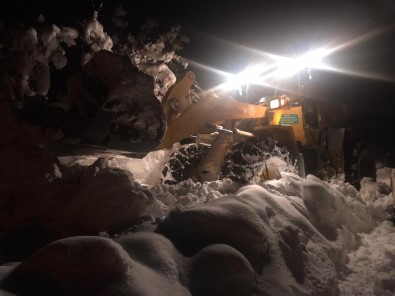 Karda Mahsur Kalan Ailenin İmdadına Büyükşehir Belediyesi Yetişti