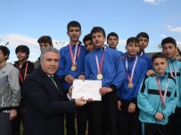SADETTIN YÜCEL - Kuşadası 400 Genç Sporcuyu Ağırladı