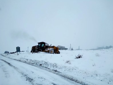 Malatya'da 61 Mahallenin Yolu Kardan Kapandı