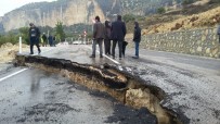 KARGıCAK - Mersin'de Yol Çöktü