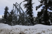 KEPÇE OPERATÖRÜ - Pozantı'da Yoğun Kar Yağışı Elektrik Direğini Devirdi