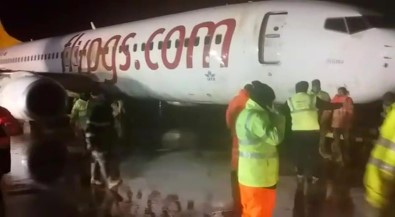 Sabiha Gökçen'de Çamura Saplanan Uçak Böyle Kaldırıldı