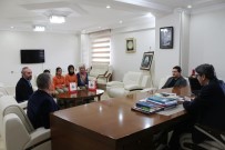 OKUL MÜDÜRÜ - Yabancı Uyruklu Öğrencilerden İl Milli Eğitim Müdürü Yalçın'a Ziyaret