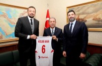 HİDAYET TÜRKOĞLU - Bakan Akar, Hidayet Türkoğlu İle Bir Araya Geldi