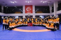 MEMDUH BÜYÜKKıLıÇ - Başkan Büyükkılıç Güreşçilerle Buluştu