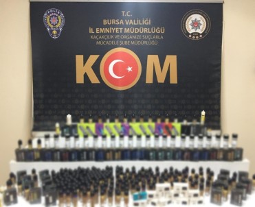 Bursa'da Şüpheli Araçtan Yüzlerce Kaçak Ürün Ele Geçirildi