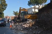 YAYA KALDIRIMI - Çökmek Üzere Olan İstinat Duvarına Belediye Freni