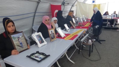 HDP Önündeki Ailelerin Evlat Nöbeti 129'Uncu Gününde