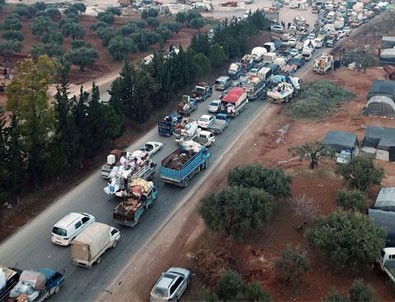 İdlib'den Türkiye'ye göç sürüyor