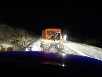 KEPÇE OPERATÖRÜ - Kara Saplanan Kepçe Operatörünü AFAD Ve UMKE Kurtardı