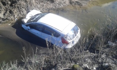 Kaş'ta Otomobil Kanala Uçtu Açıklaması 1 Yaralı