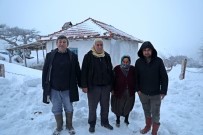 KAR KALINLIĞI - Manisa'da 4 Gündür Karda Mahsur Kalan Vatandaşlar Kurtarıldı