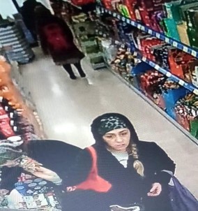 Markette Unutulan Cüzdanın Sahibini Arıyormuş Gibi Yaptı, Cüzdandaki Paraları Çaldı