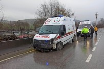 OSMAN YıLMAZ - Samsun'da Ambulans İle Otomobil Çarpıştı Açıklaması 4 Yaralı