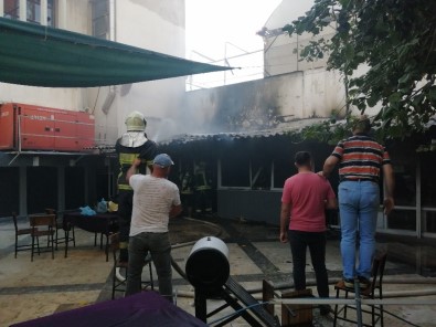 Manisa'da Kahvehanede Korkutan Yangın