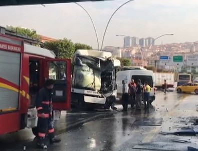 Ankara'da belediye otobüsü üst geçit asansörüne daldı: Çok sayıda yaralı var...