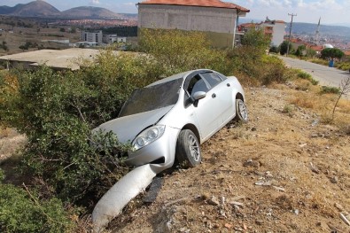 Kula'da İki Otomobil Kafa Kafaya Çarpıştı Açıklaması 3 Yaralı