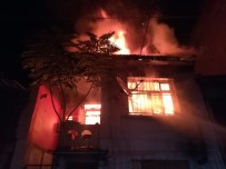 Çanta İmalathanesinde Korkunç Yangın Açıklaması Onlarca Kuş Yanarak Telef Oldu