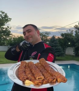 Dürümcü Mahsun Usta'dan Yaşlılara Destek